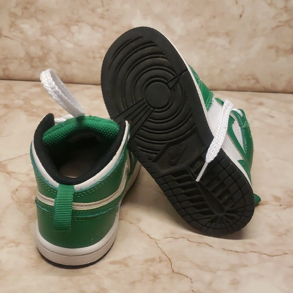Nike Air Jordan Kids Green and White Vintage Stylr Sneakers 8C